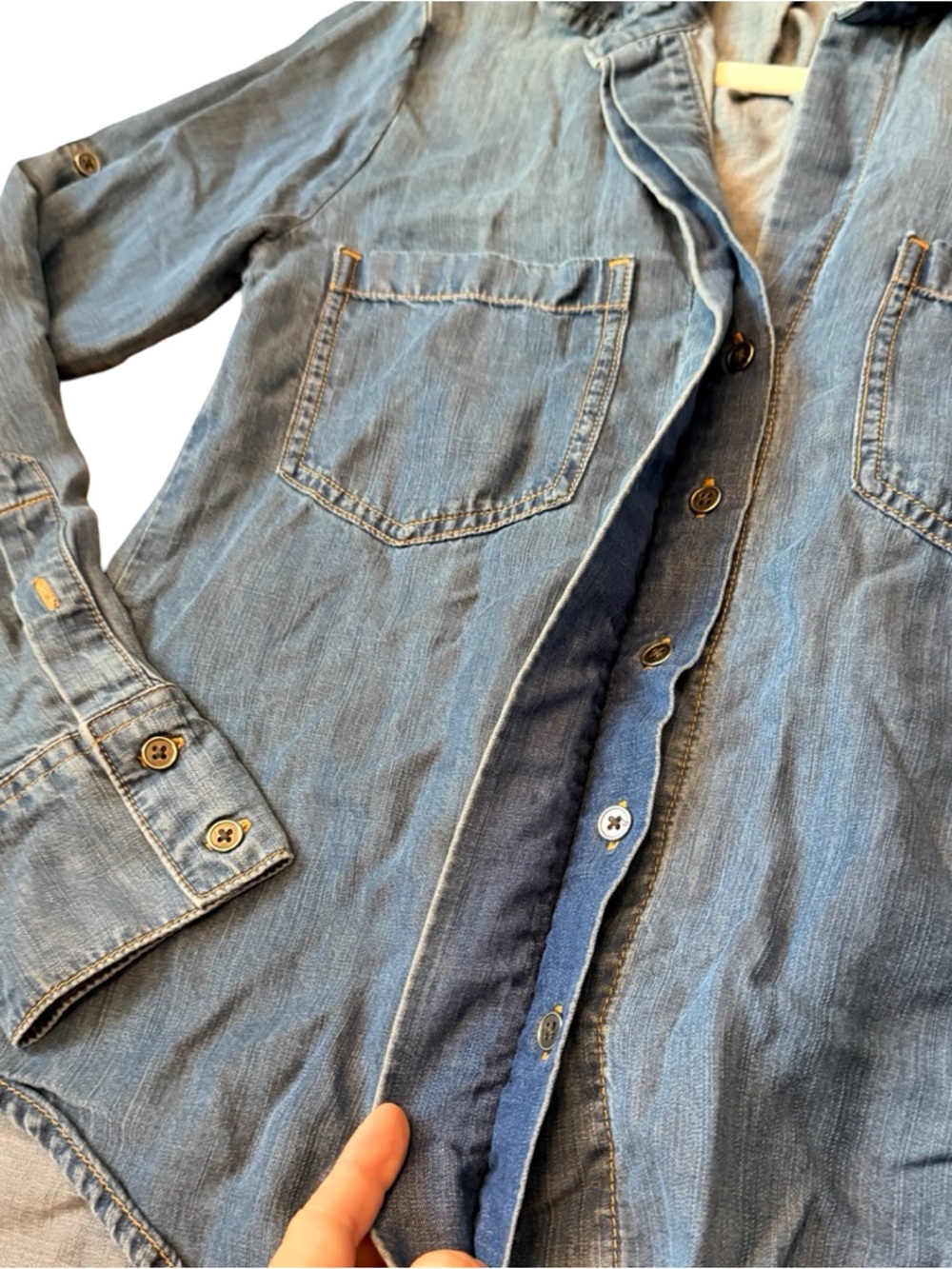 Anthropologie Cloth & Stone Split Back Chambray Shirt – XS - Picture 6 of 10